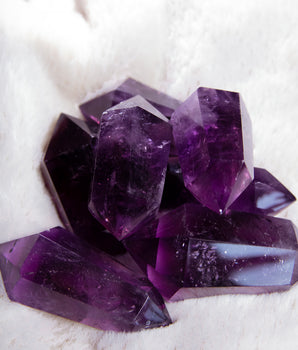 Dunkle Amethyst Doppelspitzen